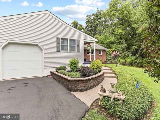 929 CREAMERY RD, Newtown, PA 18940