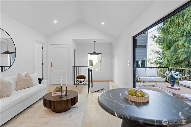 4011 SW Maryland Place, Seattle, WA 98116