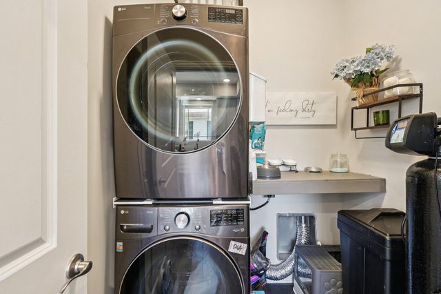 38 Waterman Avenue, Commercial Point, OH 43116