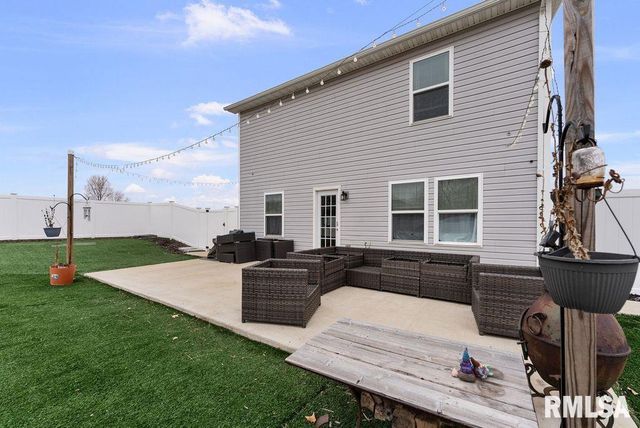 106 14TH Avenue, De Witt, IA 52742