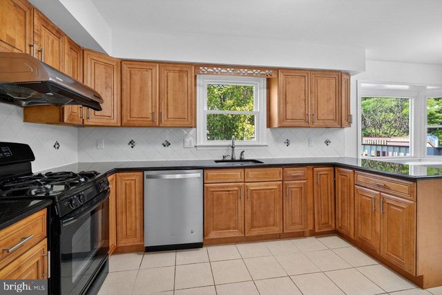 5 WELLESLEY CT, Princeton Junction, NJ 08550