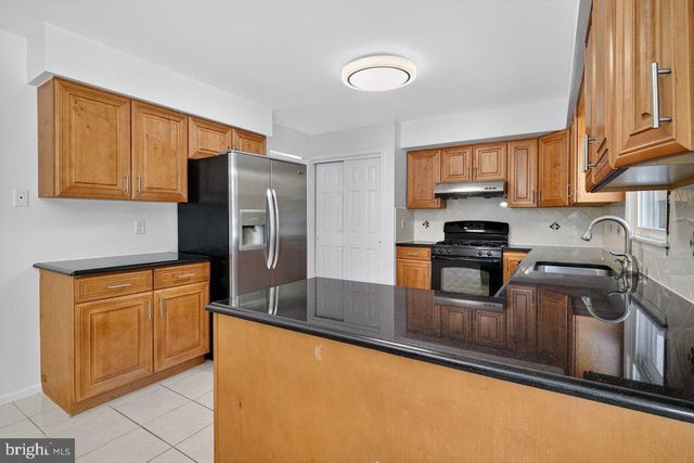 5 WELLESLEY CT, Princeton Junction, NJ 08550