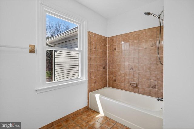 5 WELLESLEY CT, Princeton Junction, NJ 08550