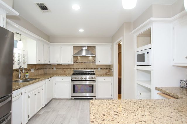 214 W Sutton Square, Stafford, TX 77477