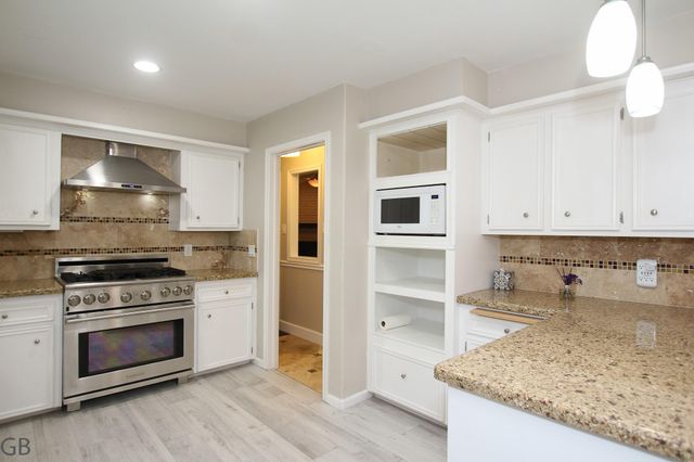 214 W Sutton Square, Stafford, TX 77477