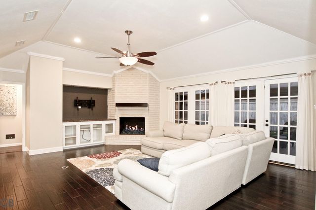 214 W Sutton Square, Stafford, TX 77477