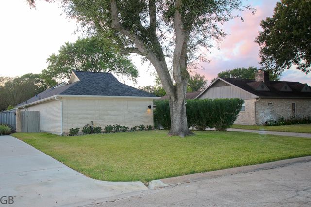 214 W Sutton Square, Stafford, TX 77477