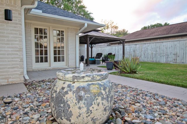 214 W Sutton Square, Stafford, TX 77477