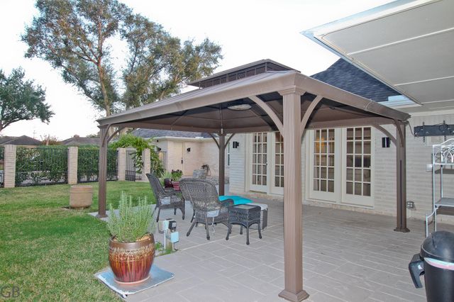 214 W Sutton Square, Stafford, TX 77477