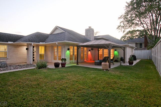 214 W Sutton Square, Stafford, TX 77477