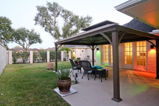 214 W Sutton Square, Stafford, TX 77477