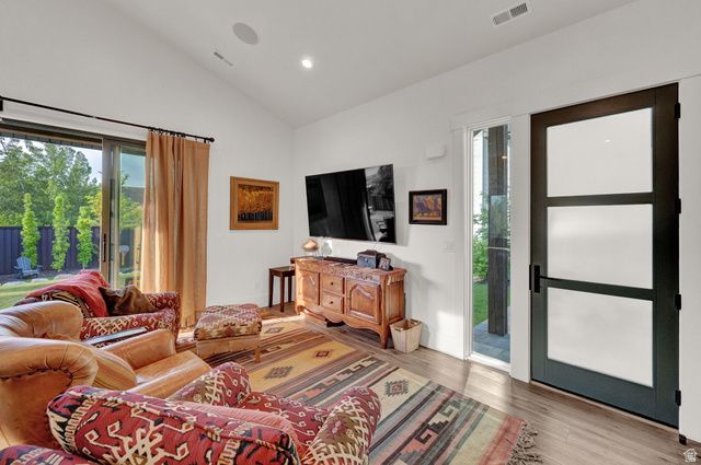 8122 S WILLOW CV, Cottonwood Heights, UT 84093