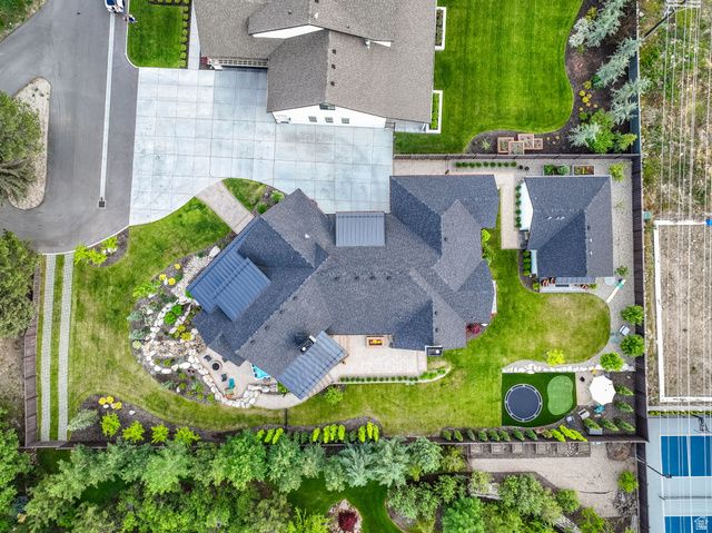 8122 S WILLOW CV, Cottonwood Heights, UT 84093