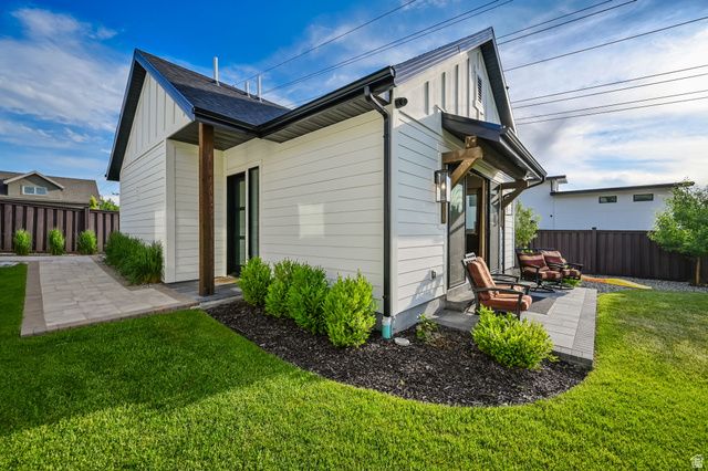 8122 S WILLOW CV, Cottonwood Heights, UT 84093