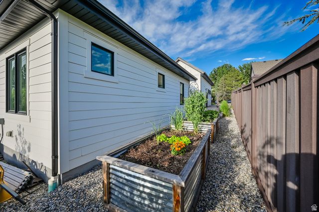 8122 S WILLOW CV, Cottonwood Heights, UT 84093