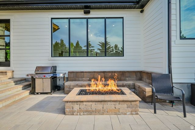 8122 S WILLOW CV, Cottonwood Heights, UT 84093