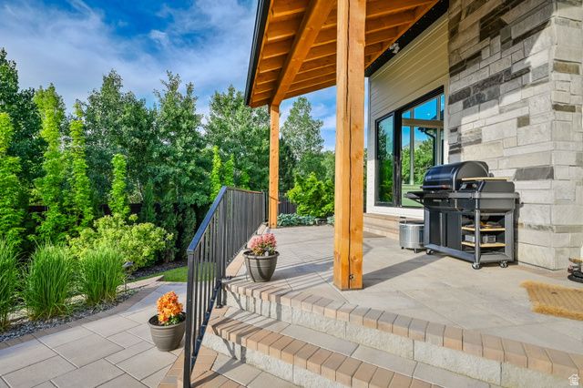 8122 S WILLOW CV, Cottonwood Heights, UT 84093