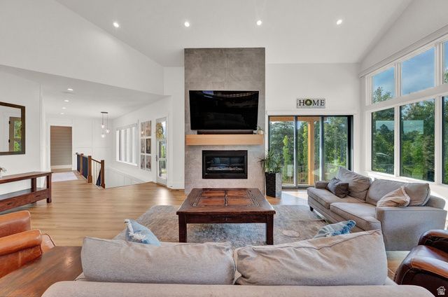 8122 S WILLOW CV, Cottonwood Heights, UT 84093