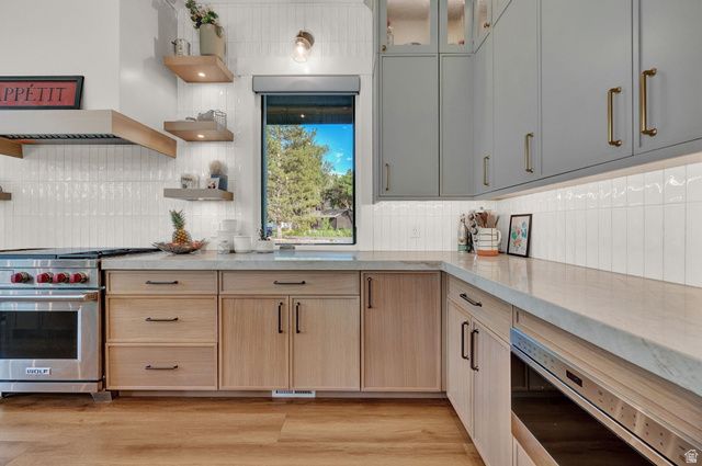 8122 S WILLOW CV, Cottonwood Heights, UT 84093