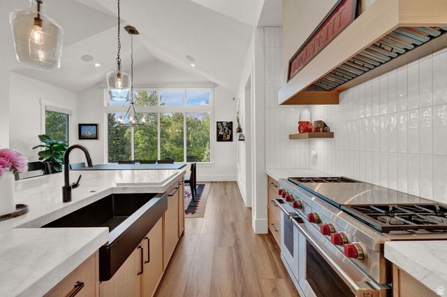 8122 S WILLOW CV, Cottonwood Heights, UT 84093