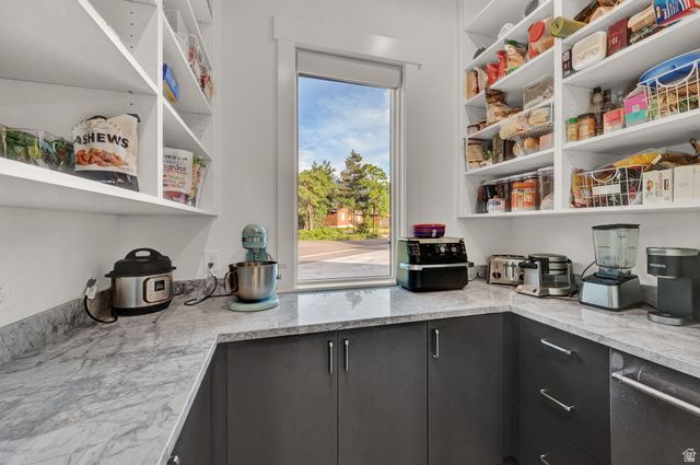 8122 S WILLOW CV, Cottonwood Heights, UT 84093