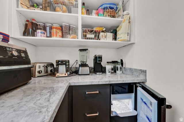 8122 S WILLOW CV, Cottonwood Heights, UT 84093