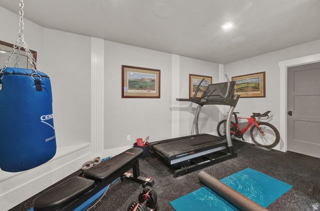 8122 S WILLOW CV, Cottonwood Heights, UT 84093