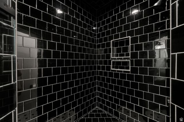 8122 S WILLOW CV, Cottonwood Heights, UT 84093