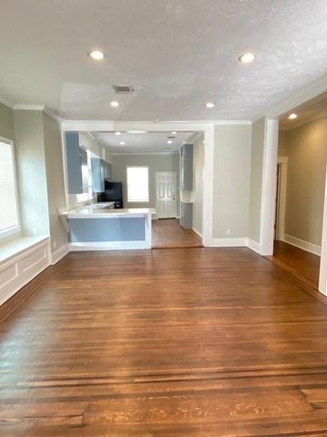 4727 Walker Street A, Houston, TX 77023