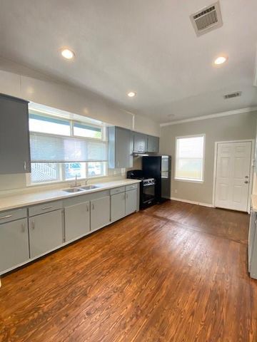 4727 Walker Street A, Houston, TX 77023