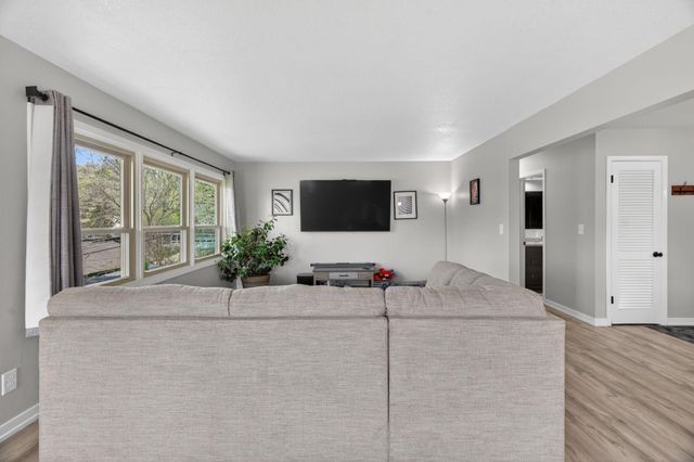 1561 11th Avenue NE, Rochester, MN 55906