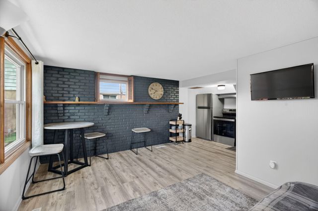 1561 11th Avenue NE, Rochester, MN 55906