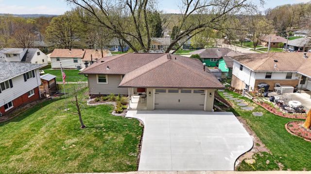 1561 11th Avenue NE, Rochester, MN 55906