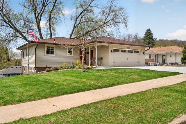 1561 11th Avenue NE, Rochester, MN 55906