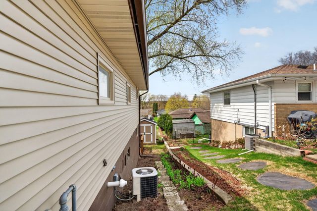 1561 11th Avenue NE, Rochester, MN 55906