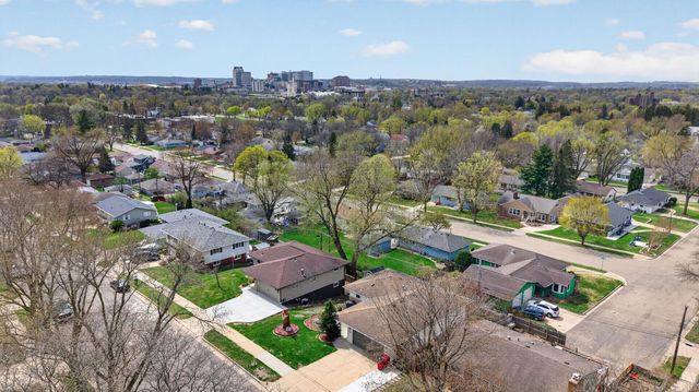 1561 11th Avenue NE, Rochester, MN 55906