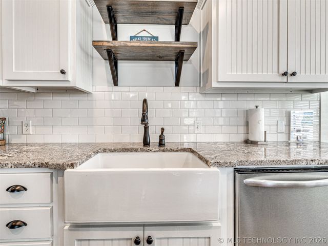 76 Lower Green Way, Carlton Landing, OK 74432