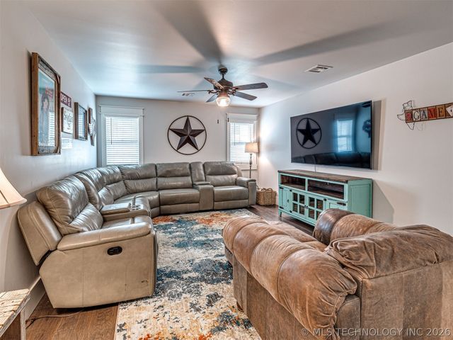 76 Lower Green Way, Carlton Landing, OK 74432