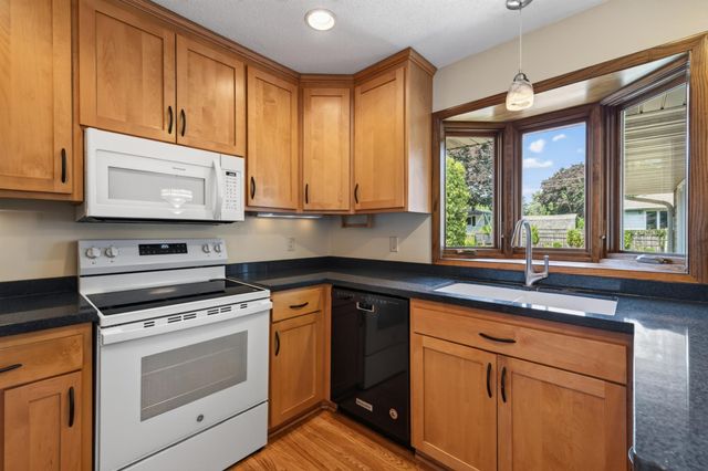 2352 Sioux Court, New Brighton, MN 55112