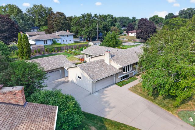 2352 Sioux Court, New Brighton, MN 55112