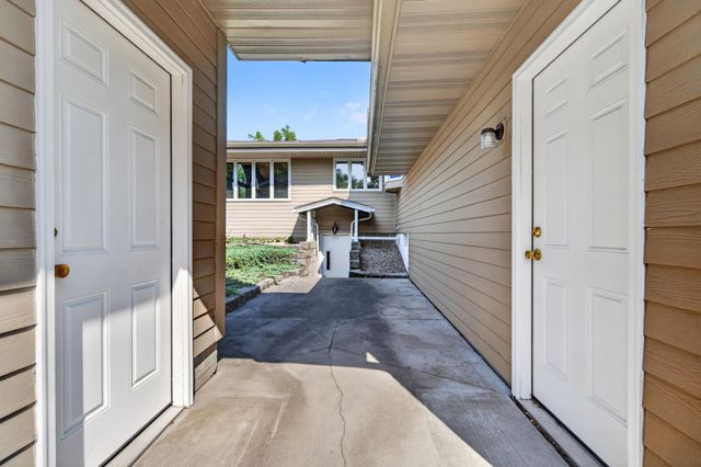 2352 Sioux Court, New Brighton, MN 55112