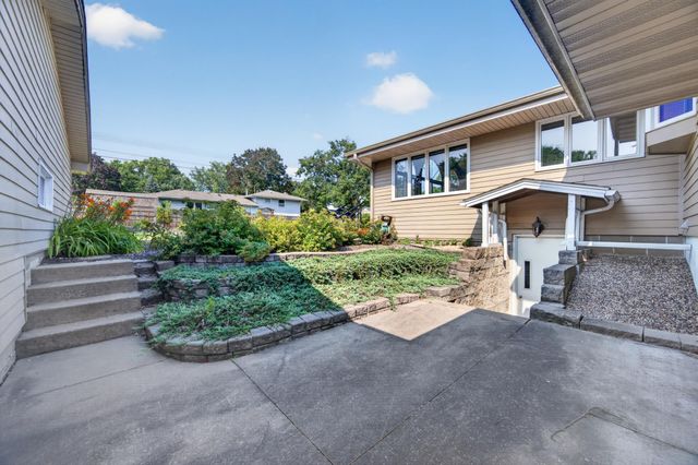 2352 Sioux Court, New Brighton, MN 55112