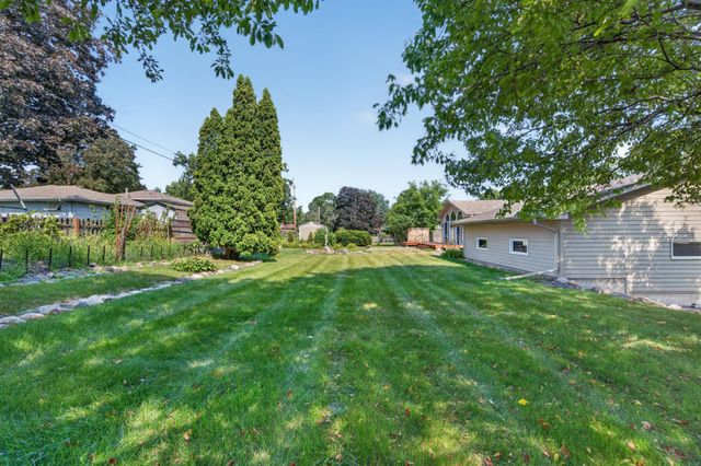2352 Sioux Court, New Brighton, MN 55112