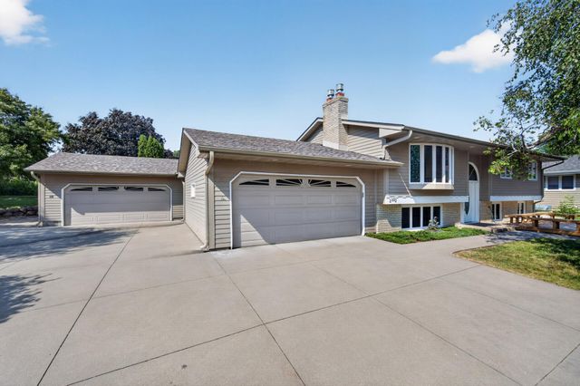 2352 Sioux Court, New Brighton, MN 55112