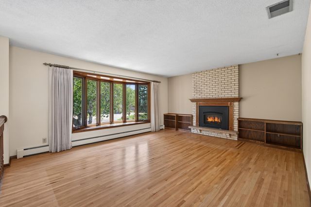 2352 Sioux Court, New Brighton, MN 55112