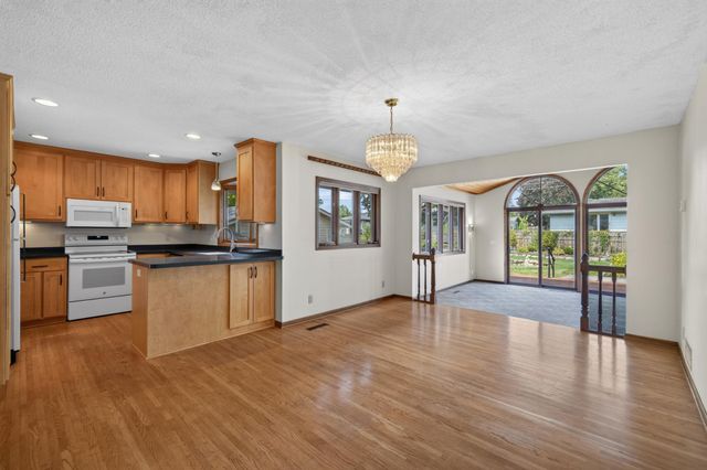 2352 Sioux Court, New Brighton, MN 55112