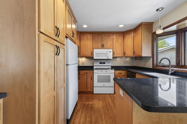 2352 Sioux Court, New Brighton, MN 55112
