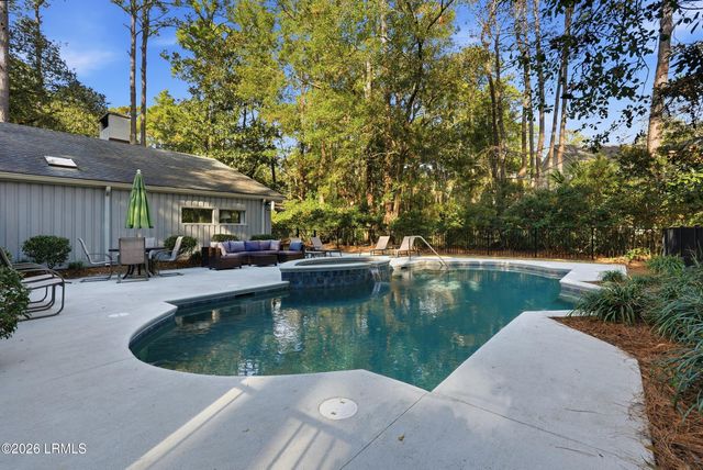67 Forest Drive, Hilton Head Island, SC 29928