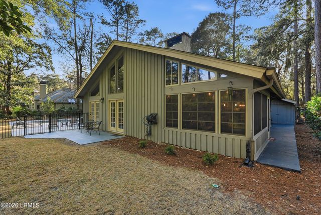 67 Forest Drive, Hilton Head Island, SC 29928