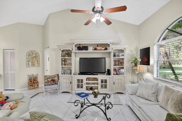 7147 Le Chalet Boulevard, Boynton Beach, FL 33472